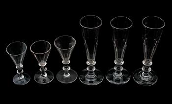 VINGLAS, 10 st samt CHAMPAGNESTRUTAR, 3 st, snarlika, 1800-tal.