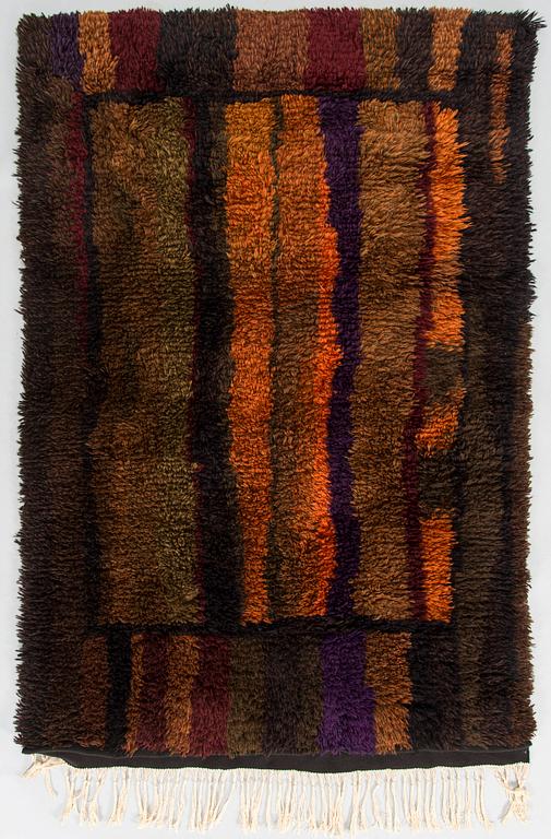 Uhra-Beata Simberg-Ehrström, rya, modell för Finska Handarbetes Vänner. Ca 166 x 111 cm.