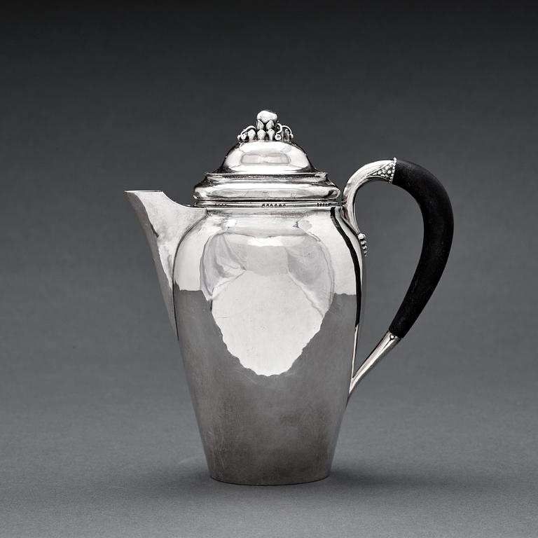 kaffekanna, Köpenhamn 1919, 830/1000 silver, designnr 251.