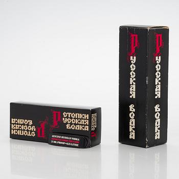 Timo Sarpaneva, prototyyppejä, pulloja 4 kpl ja snapsilaseja, 6 kpl valmistettu Karhulan/Iittalan lasitehtaalla 1976.