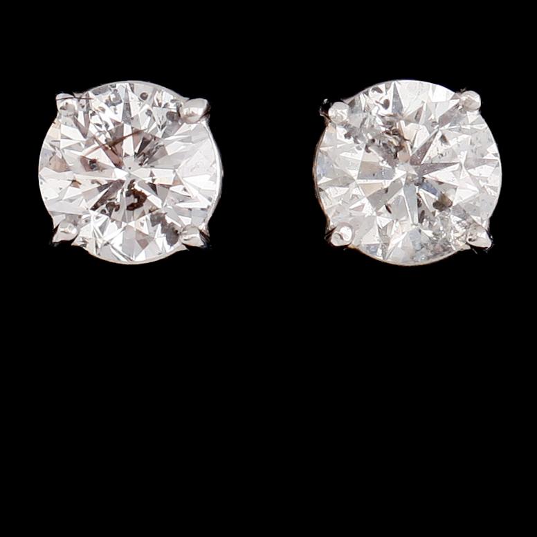 ÖRHÄNGEN, 1 par, 18 k vitguld, solitära briljantslipade diamanter tot ca 2.05 ct.