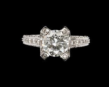 775. RING, brilliant cut diamond, 2.01 cts, set with brilliant cut diamonds, tot. 1.04 cts.