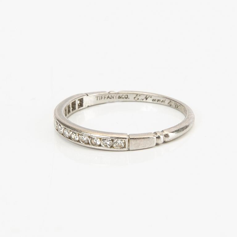 Tiffany & Co rong platinum brilliant-cut diamonds approx 0,15 ct in total, size 54.