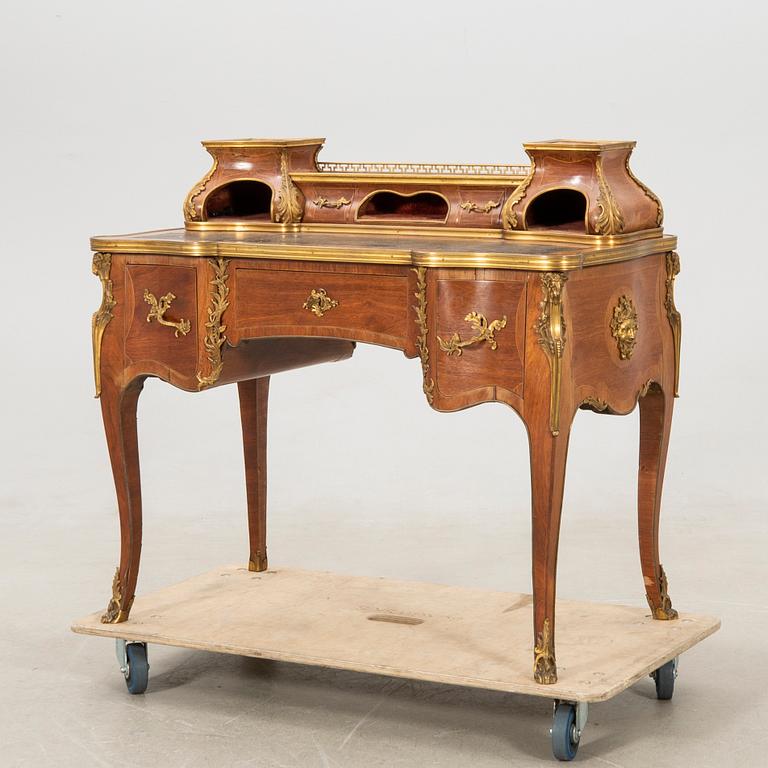 Desk in the Louis XV style, first half of the 20th century.