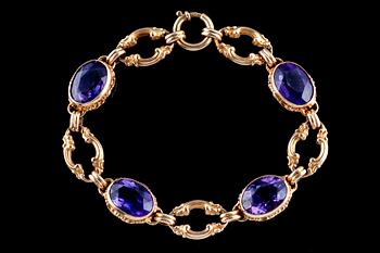 225. AMETHYST BRACELET.