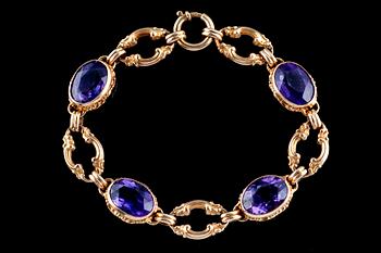 225. AMETHYST BRACELET.