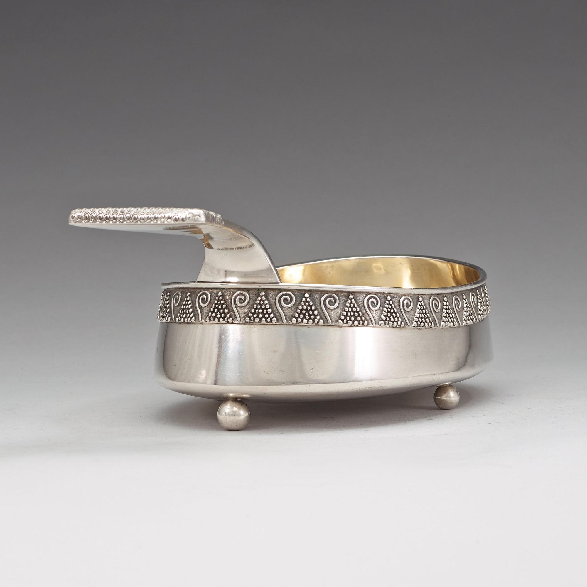 KOVSH, av FABERGÉ, Moskva 1899-1908. Hovleverantörsmärke och ristat inventarienr. 22012.