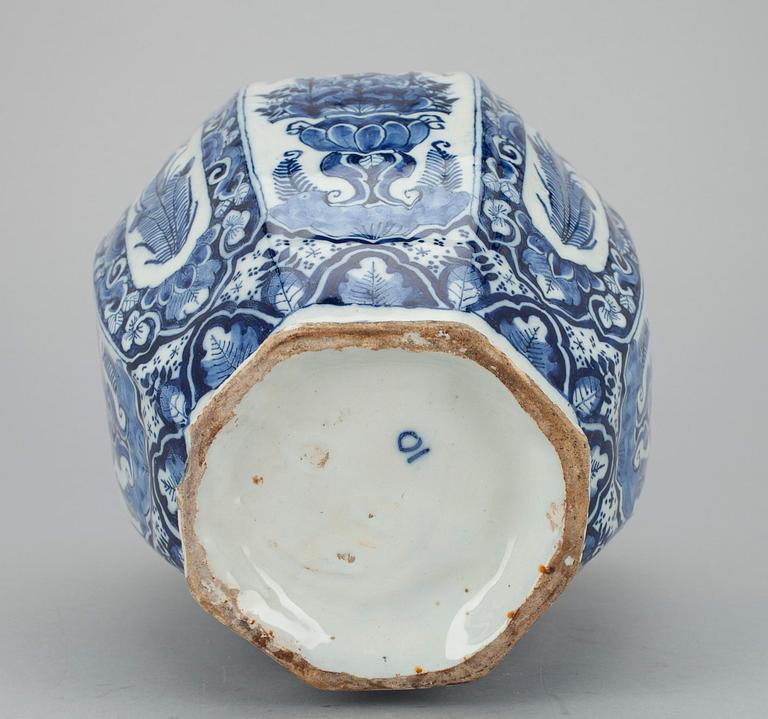 URNA, fajans, Delft, 1600/1700-tal.