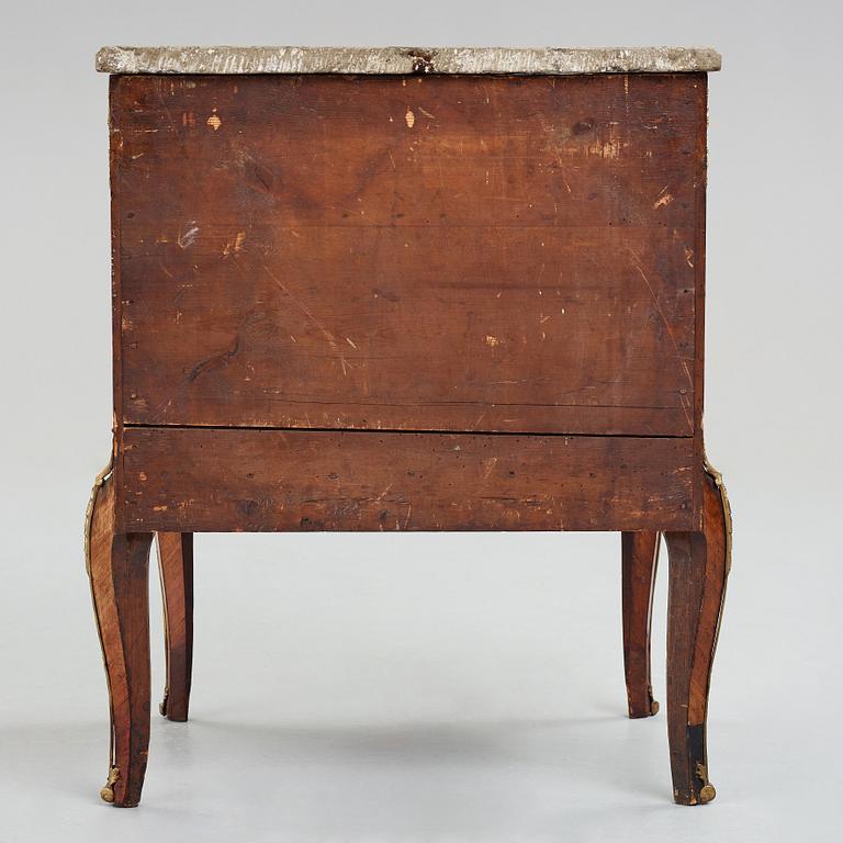 A Gustavian 1780's commode by Gottlieb Iwersson, Royal cabinetmaker (master in Stockholm 1778-1813), not signed.