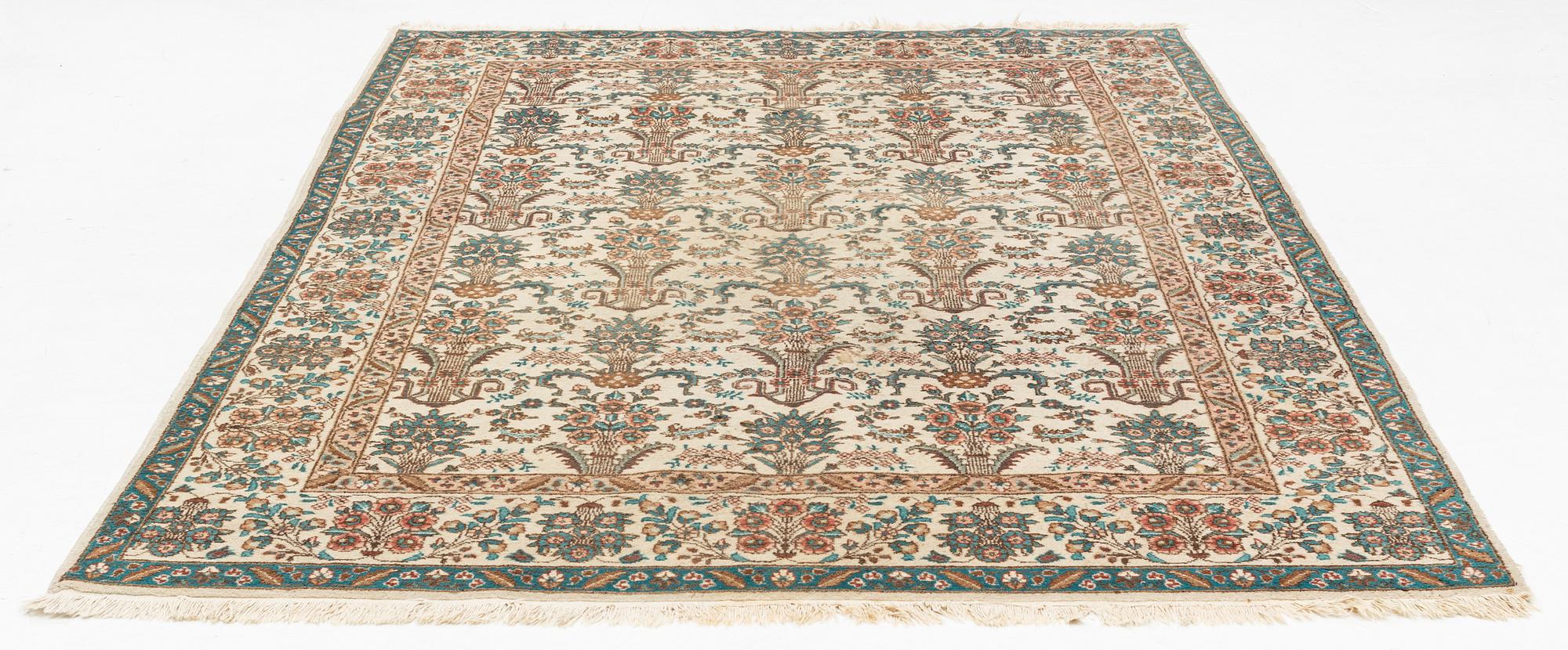 A Tabriz, ca 295 x 195 cm.