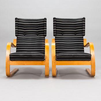 Alvar Aalto, fåtöljer, ett par, modell 34/401, O.Y. Huonekalu- ja Rakennustyötehdas A.B. 1900-talets mitt.