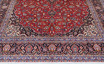 A semi-antique Keshan carpet, approx. 420 x 315 cm.