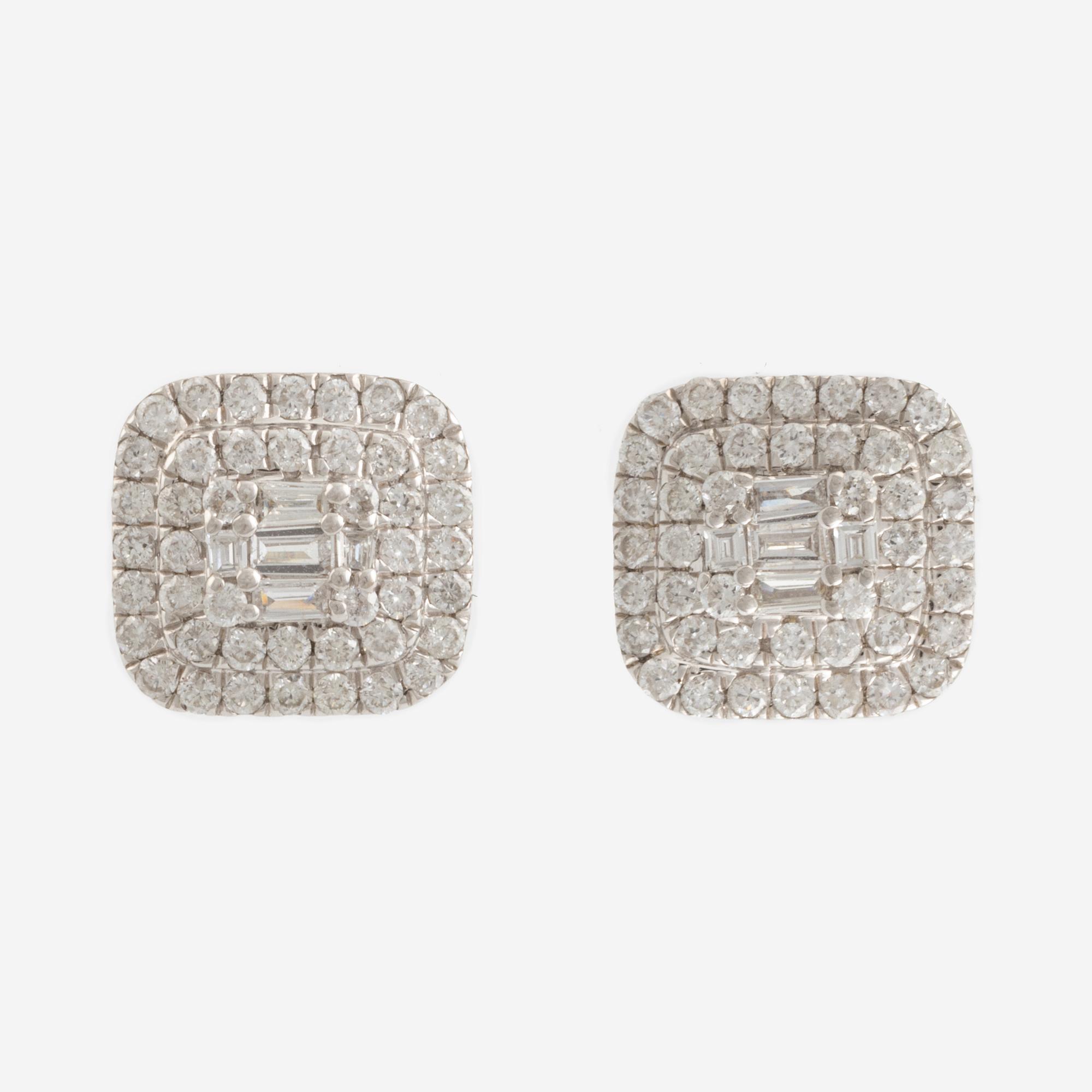 Baguette- och brilliant cut diamond earrings.