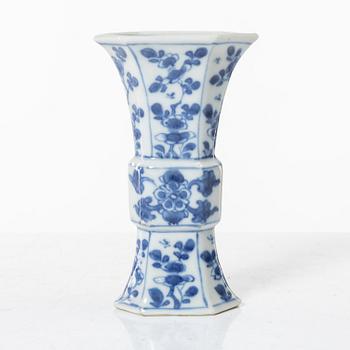 Porcelain, 7 pieces, China, 18th-19th century.