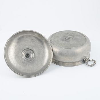 Gustaf Henning Pschorn, terrin / grötskål med lock, tenn, Stockholm (1752-1772).