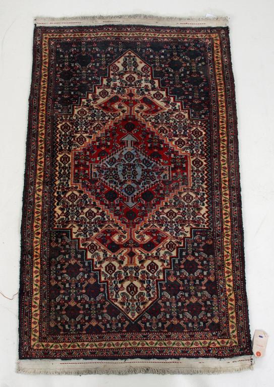 MATTOR, 2 st, orientaliska. 124 x 73 resp 203 x 58.