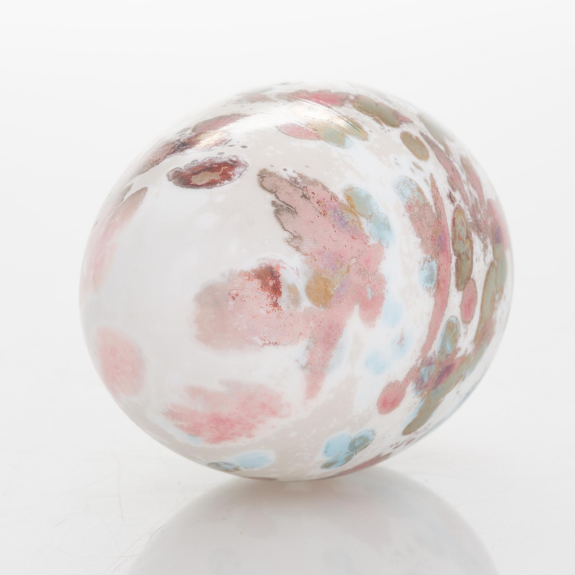 OIVA TOIKKA, An annual glass bird with its egg, year 2008, both signed O. Toikka Nuutajärvi, the egg numbered 474/750.