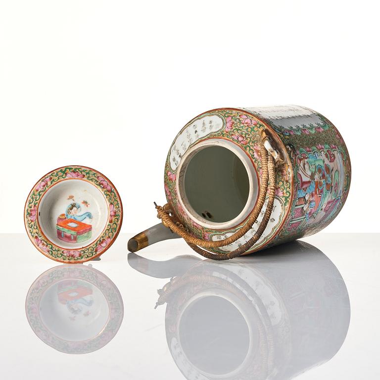 Tekanna med lock, porslin. Kanton, 1800-tal.