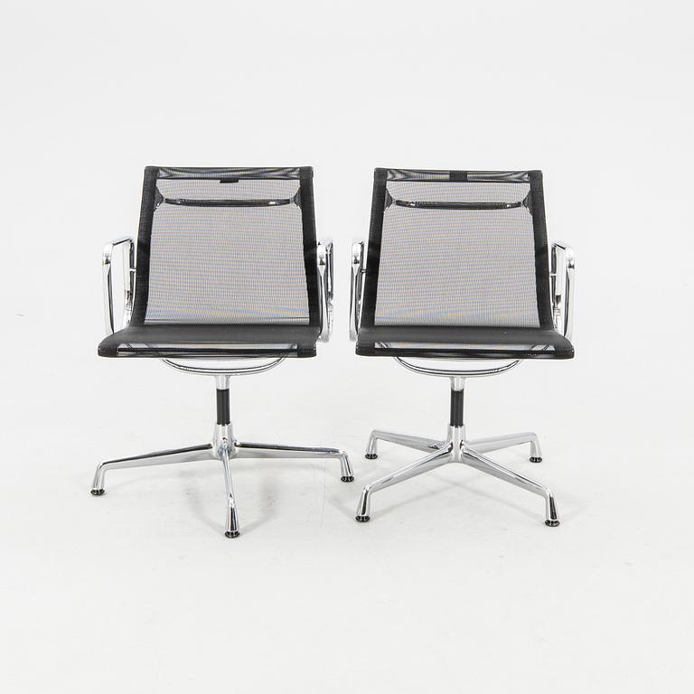 Charles & Ray Eames, karmstolar/kontorsstolar 2 st EA108 Vitra 2013/14.