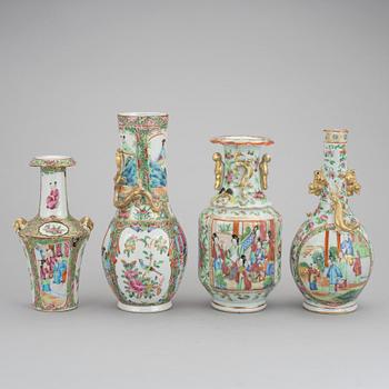 VASER, fyra stycken, porslin. Qing dynastin, Kanton, 1800-tal.
