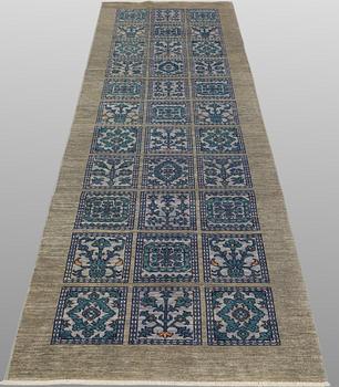 A Zigler runner carpet, 237 x 77 cm.