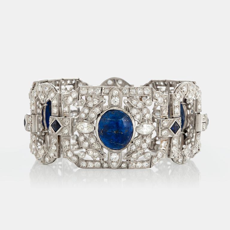 Armband med lapis lazuli, gammalslipade diamanter totalvikt ca 10 ct samt fasettslipade syntetiska safirer.