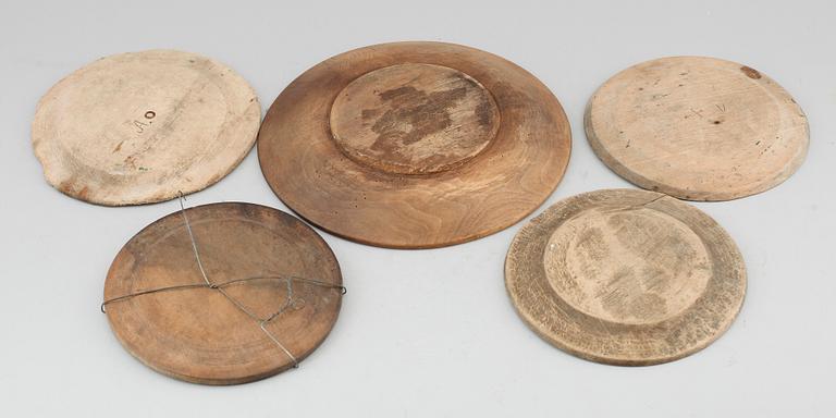 TALLRIKAR, 5, trä, 1700-/1800-tal.