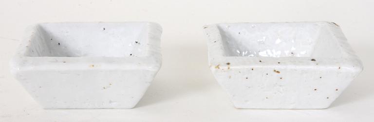 SALTKAR, ett par, chamotterat stengods, Gunnar Nylund, Rörstrand.