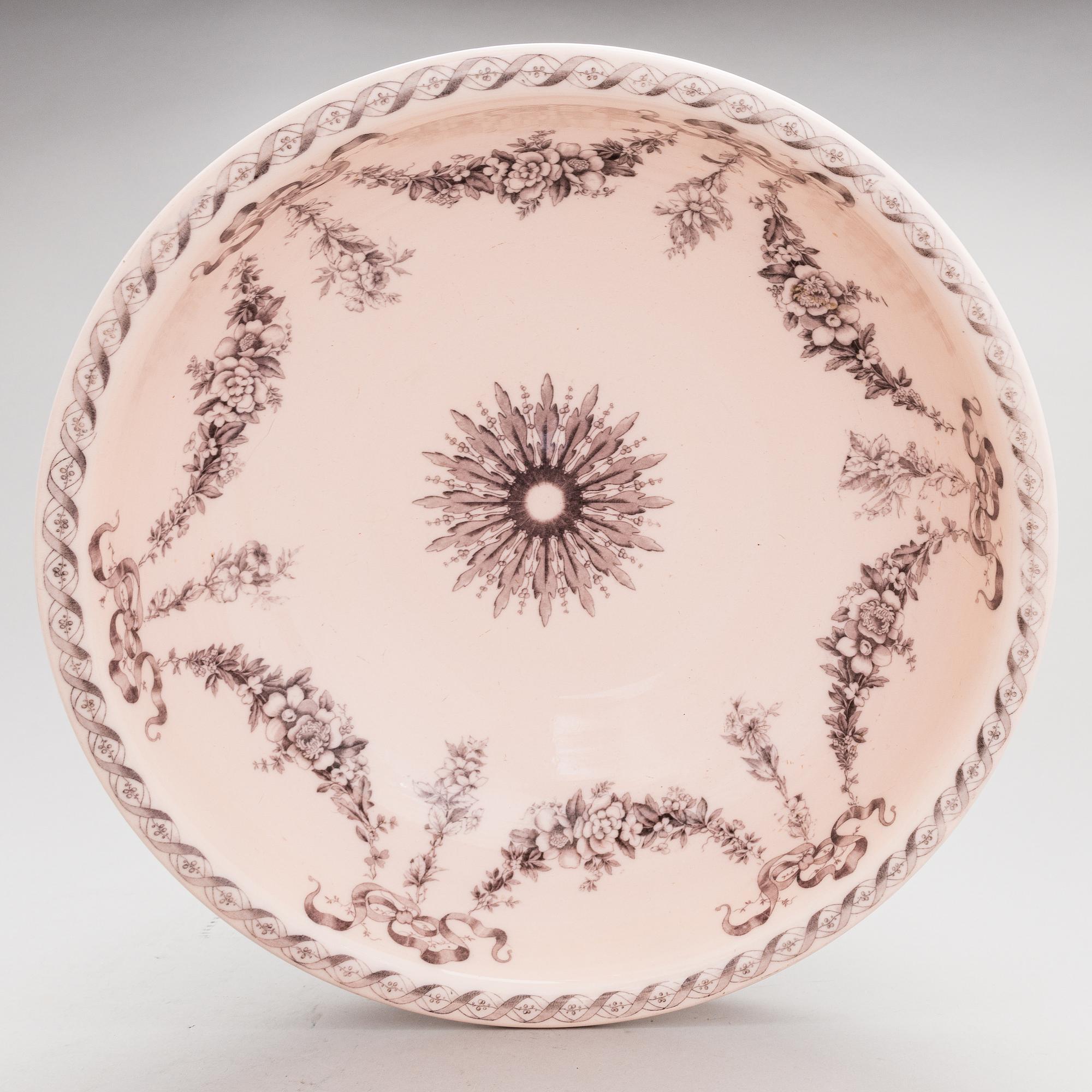 Villeroy & Boch, pesusetti, "Karl", 4 osaa, fajanssia, noin vuonna 1900.