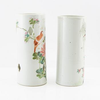 A Chinese famille rose vase and a lantern, 20th century.