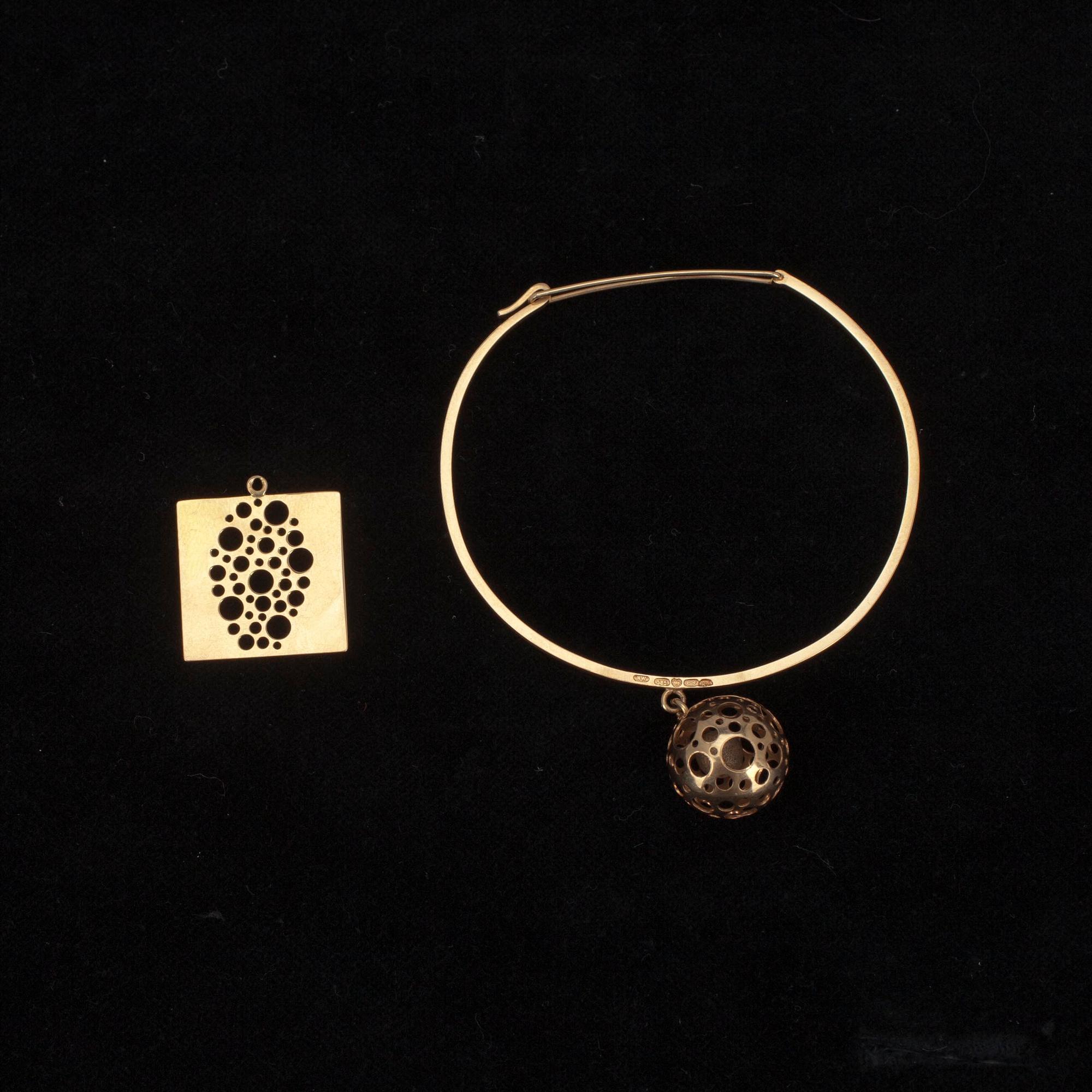 SMYCKEN, 7 st. guld 14K, Liisa Vitali. NW Helsingfors 1970-tal. Vikt ca. 22,5 g.