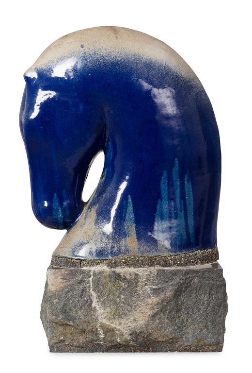 An Ulla & Gustav Kraitz stoneware sculpture of a horse head, Fogdarp, Förslövsholm.