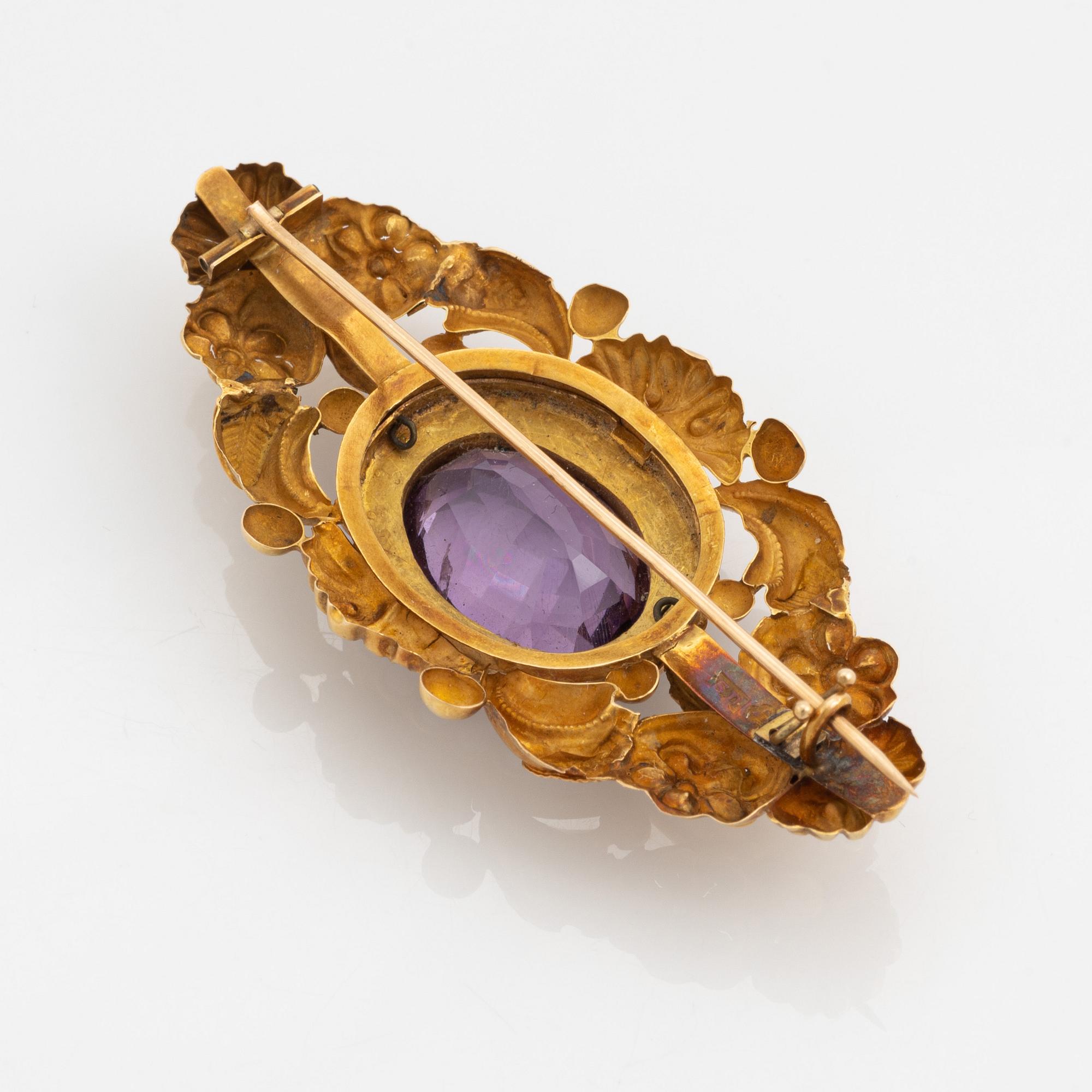 Gold, amethyst and pearl brooch, 1800's.