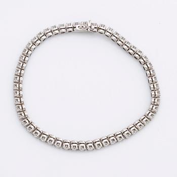 TENNISARMBAND 18K vitguld m 54 briljanter ca 3 ct.