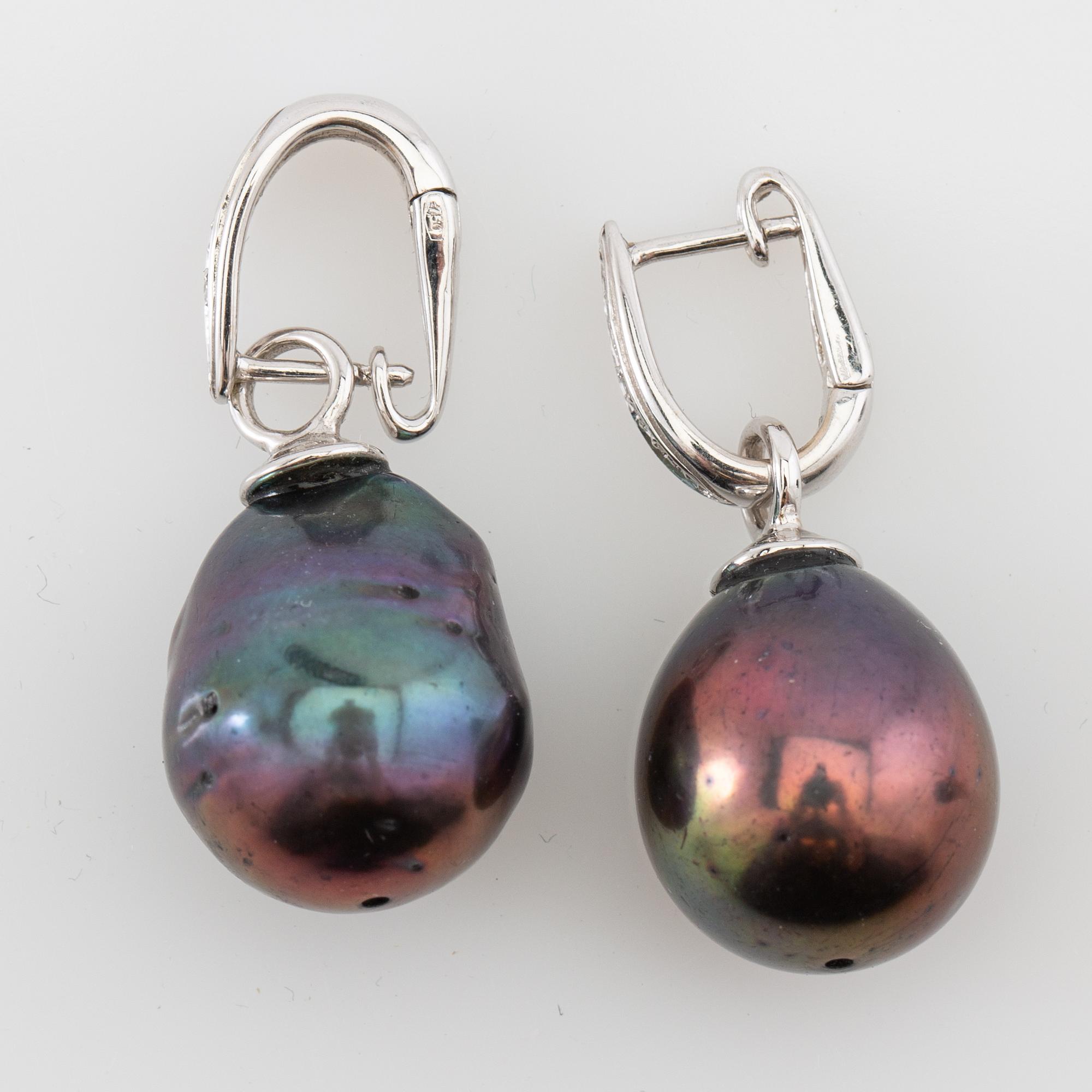 Örhängen 14K vitguld med Tahitipärlor och briljantslipade diamanter.