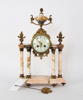 BORDSPENDYL, Louis XV-stil.