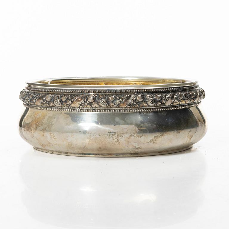 A silver and glass coaster, Samuel Pettersson, Norrköping, 1918.