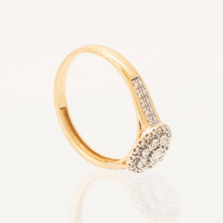 An 18K gold ring with round brilliant-cut and single-cut diamonds.