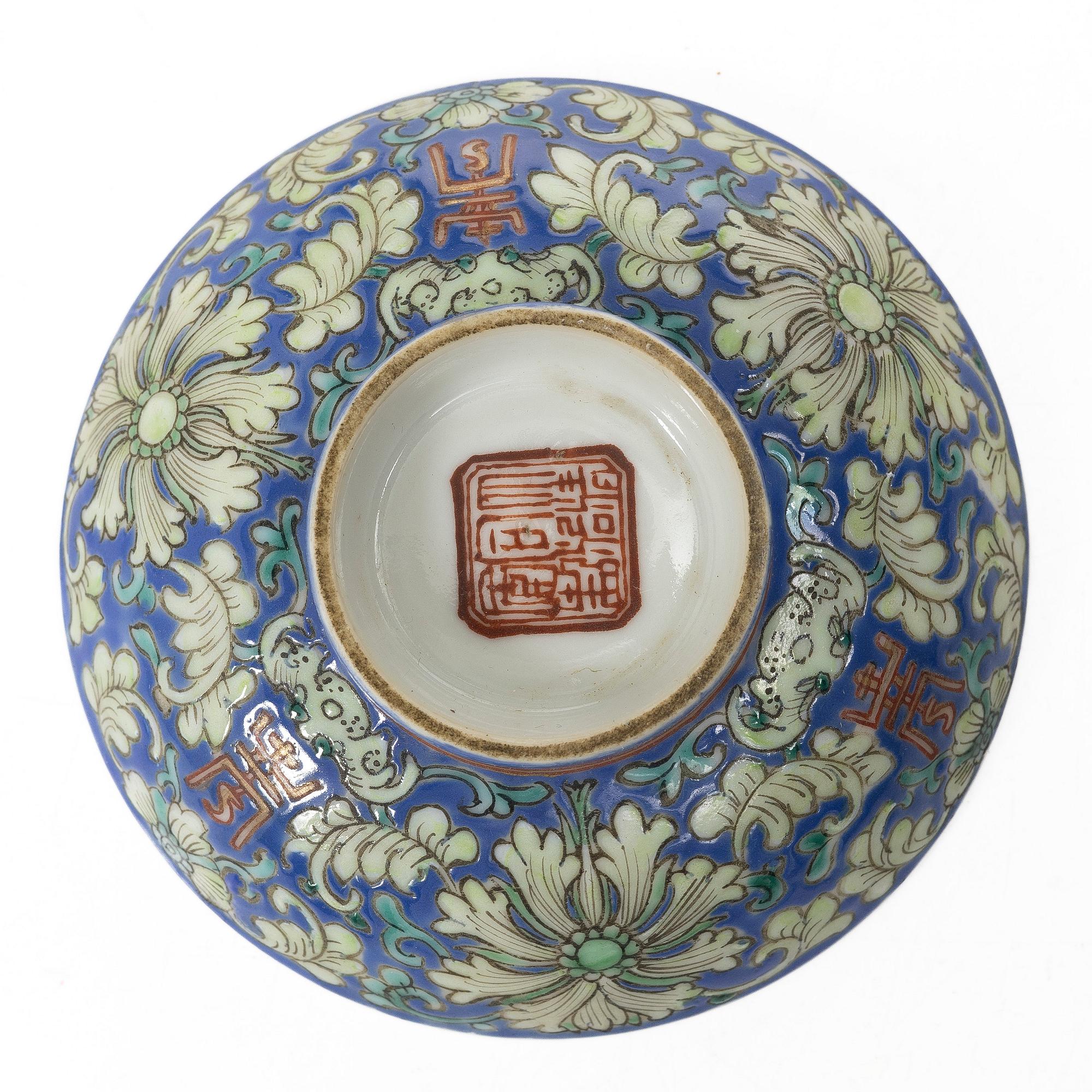 Two enamelled dishes, Qing dynasty, circa 1900.