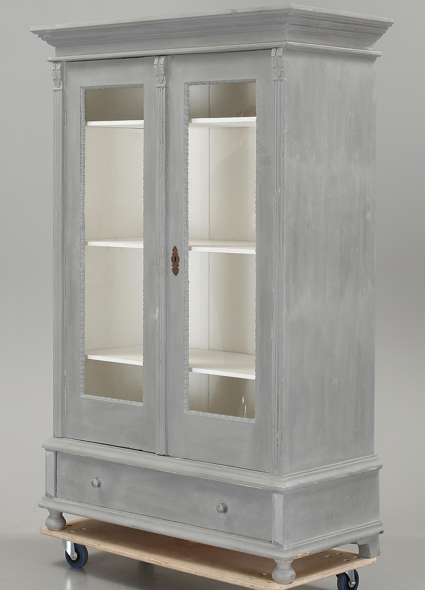 VITRINSKÅP, 1900-talets början.