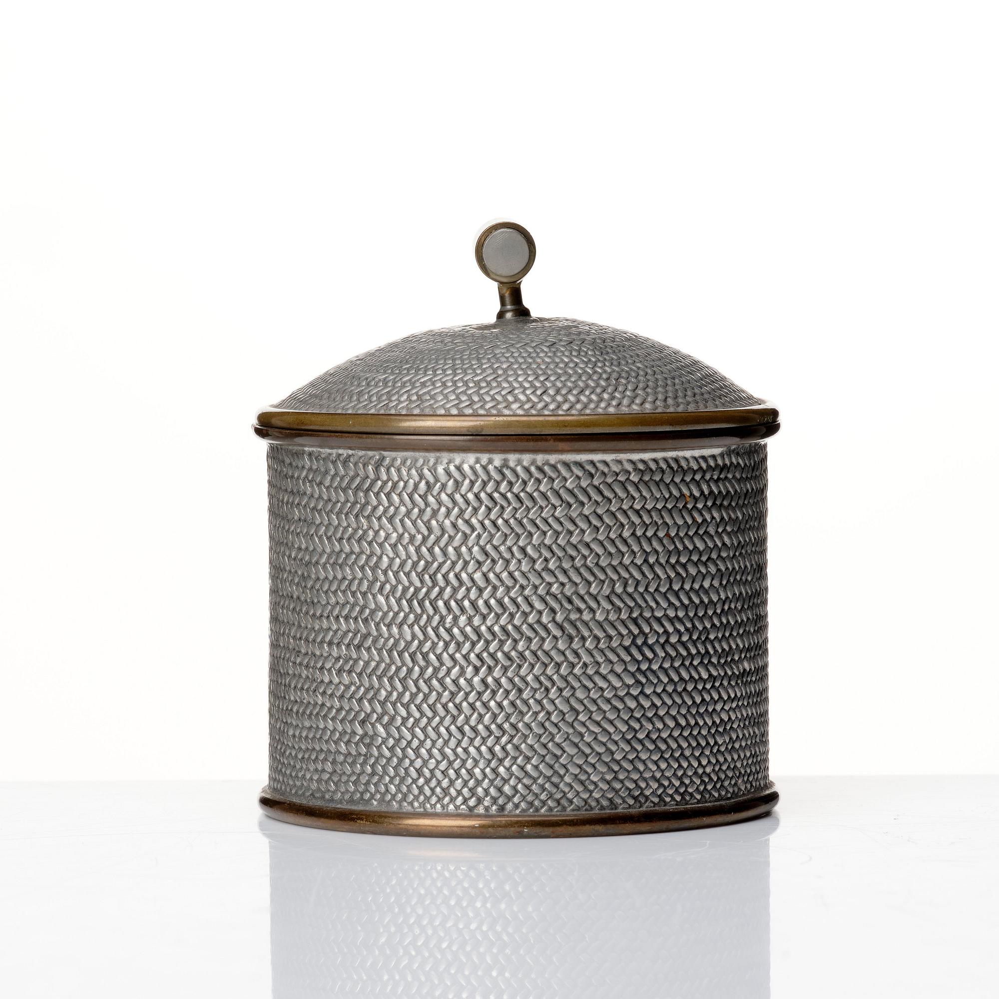 Estrid Ericson, tobaksburk med lock, Firma Svenskt Tenn, Stockholm 1950.