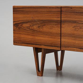 Ib Kofod-Larsen, sideboard, modell "501" ur "Ib 500"-serien, Seffle Möbelfabrik, Säffle, 1960-tal.