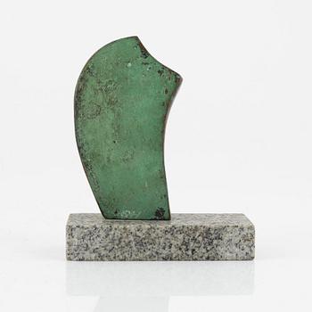 Barbro Hedström, skulptur. Signerad och numrerad. Grönpatinerad brons, total höjd 12 cm.