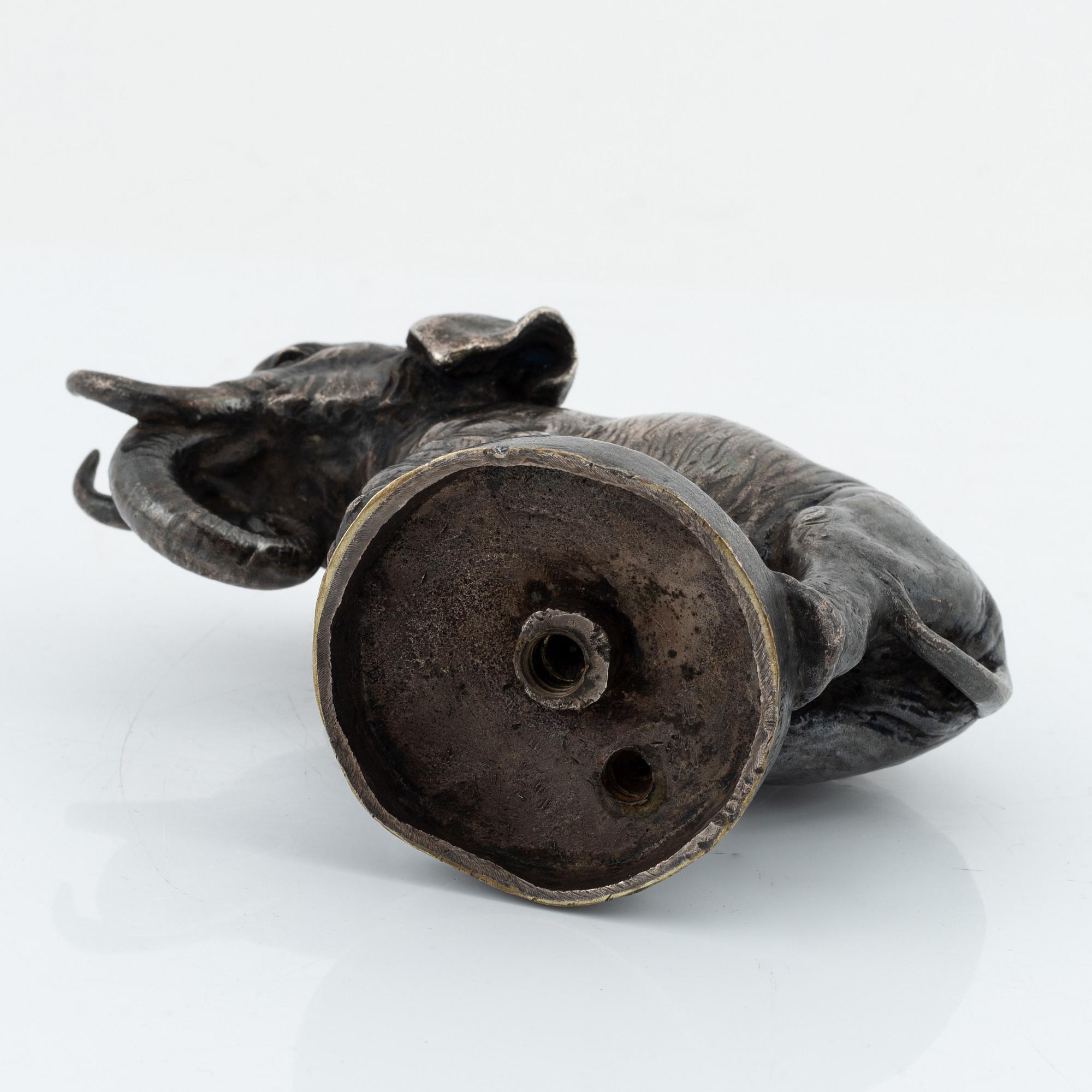 Okänd konstnär, 1900-tal. Skulptur, gjutarstämpel, vitmetall, höjd 11 cm.