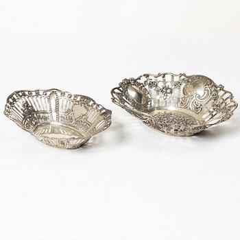 Gallerskålat, 2 st, silver, 1900-tal.