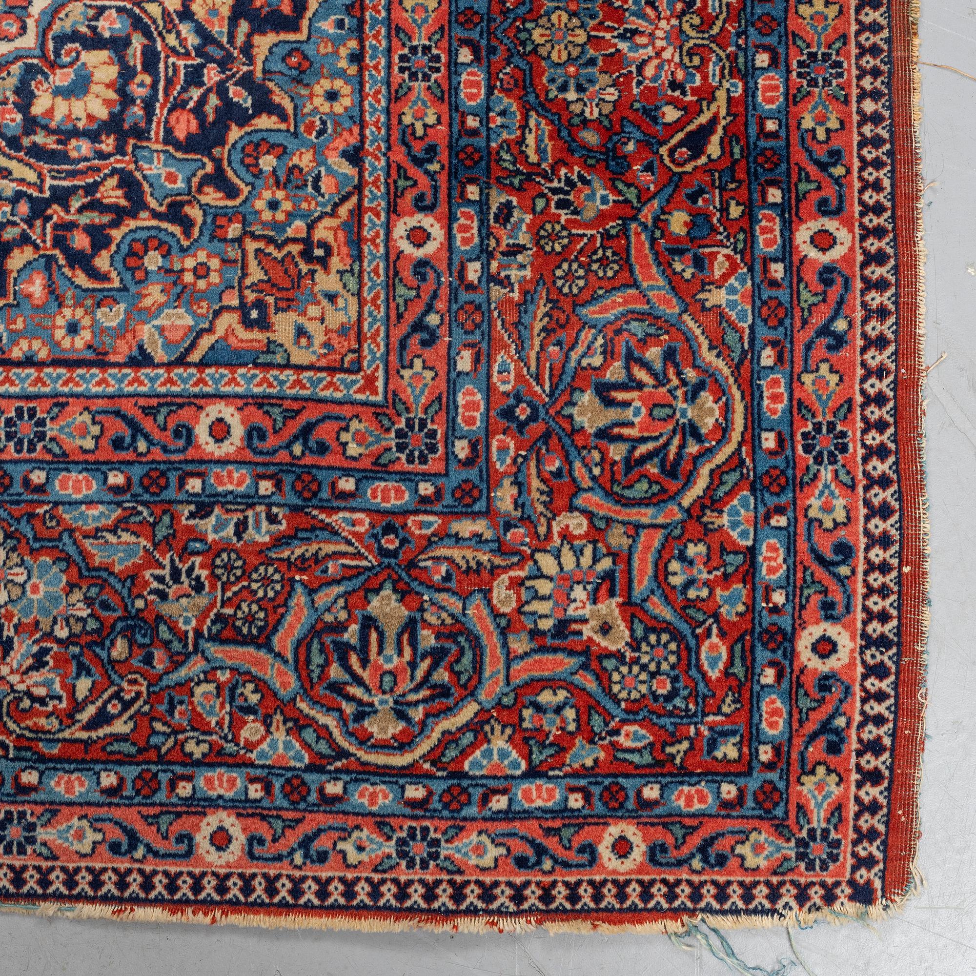 A CARPET, semi-antique Kashan, possibly Dabir, ca 201 x 135,5 cm.