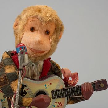 A JAPANESE TIN TOY, mid 20th century.