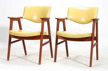 KARMSTOLAR, ett par, märkta Hoeng Stole, Erik Kirkegaard, 1960-tal.