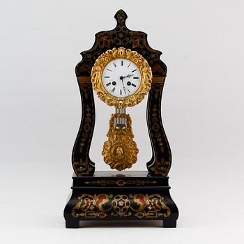 BORDSPENDYL, svärtat trä, 1800-talets andra hälft.