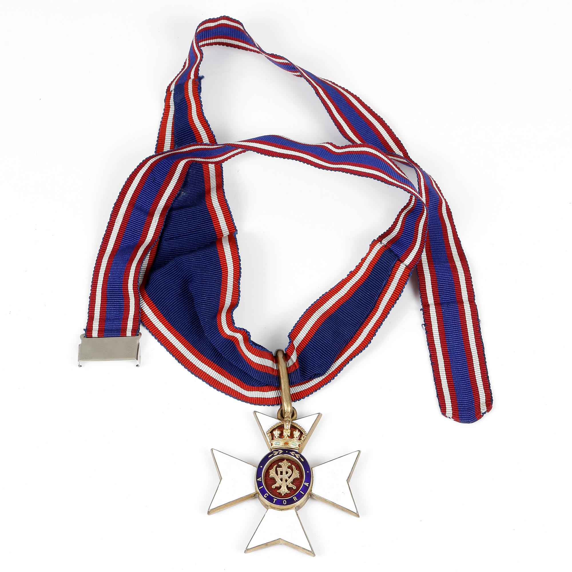 VICTORIAORDEN, (Royal Victorian Order), halskors, gulmetall, emalj, England 1900-tal.